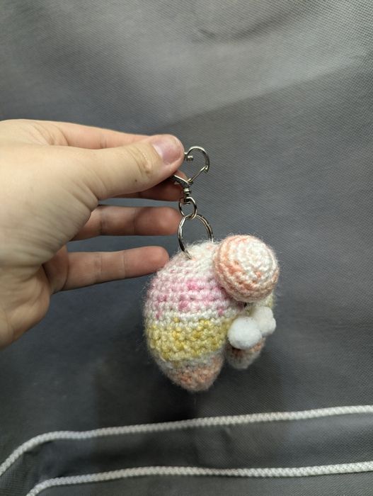 В'язаний брелок "Дупця кролика"