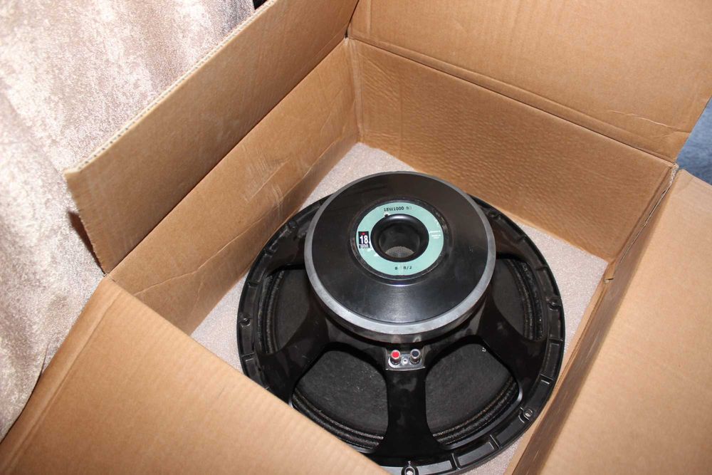 Динамик 18sound 18W1000. Бу , отпала шайба центровочная и теперь трет