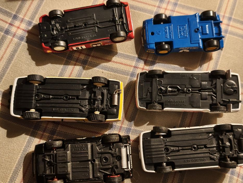 Carros miniaturas  escala1.43 rally só vendo  o conjunto