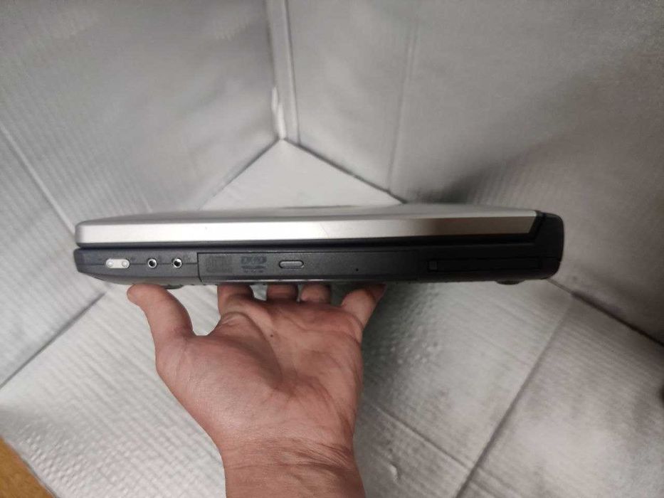 Вінтажний ноутбук COMPAQ PPRESARIO 3000