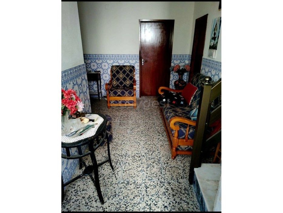 Moradia duplex espaçosa com 5 quartos e varanda - Lagoaça
