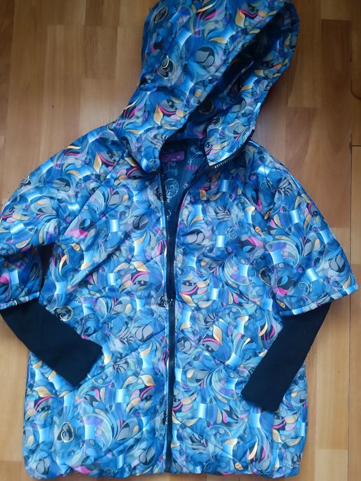 Куртка на дівчинку