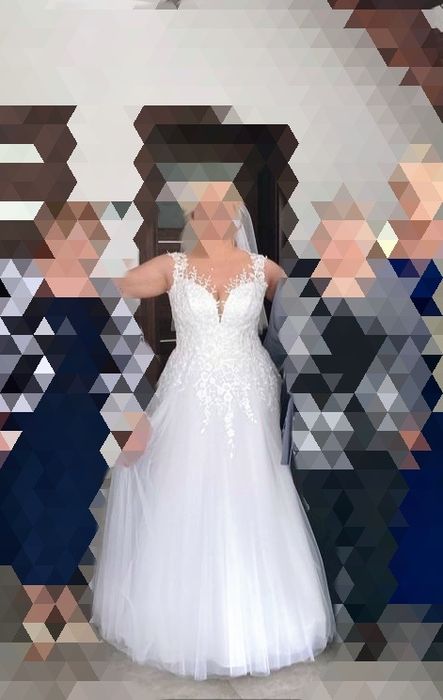 Suknia ślubna z bolerkiem.