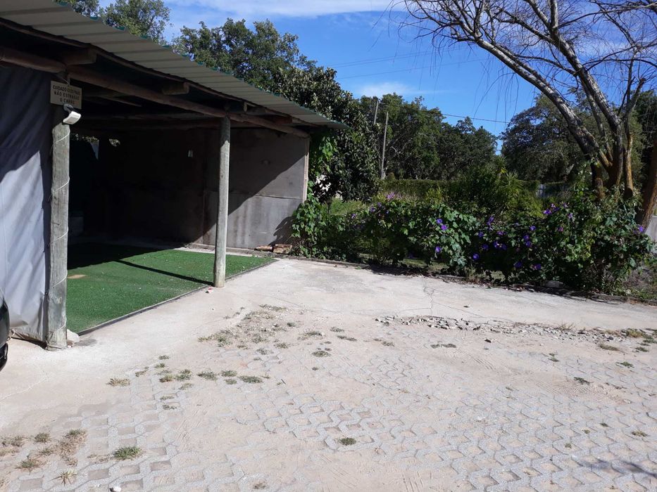 ARRENDA-SE CASA de habitação para Famílias ou Empresas