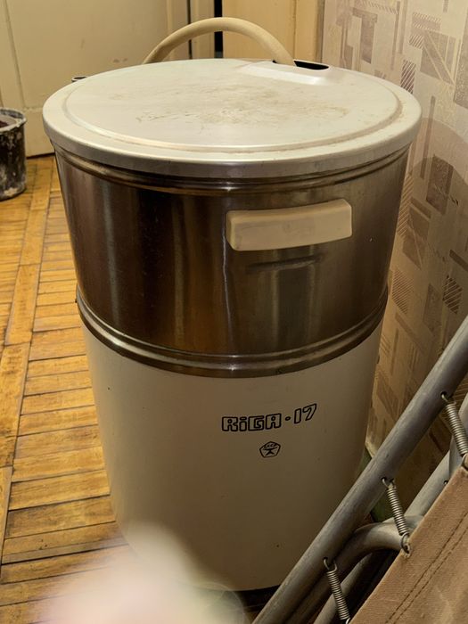 Продам машину стиральную