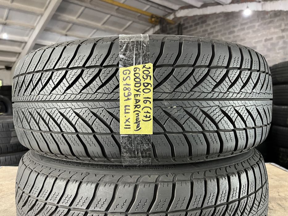 Зимові шини пара 205/60 r16 Goodyear