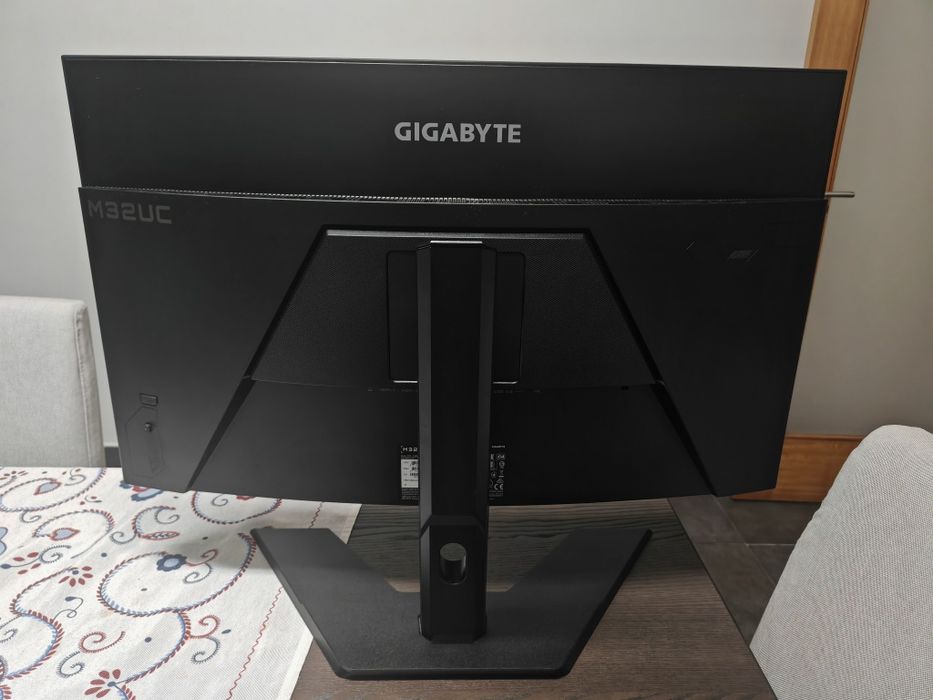 Monitor curvo 4k Gigabyte M32UC
