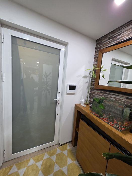 Porta de entrada e janela de alumínio correr