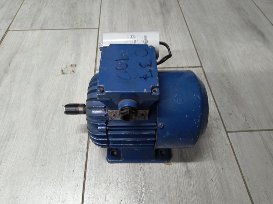 Silnik 0,37kW 230V 900/min  elektryczny motor do betoniarki  besel