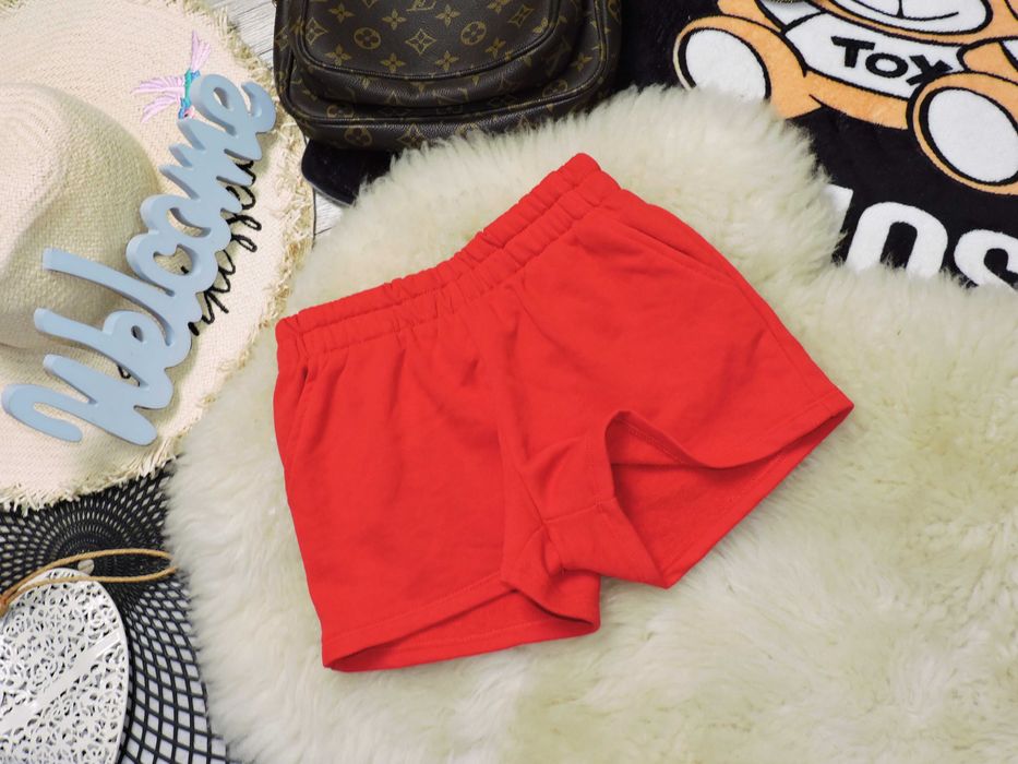 H&M - czerwone dresowe szorty r 116