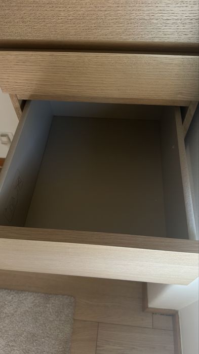 Cómoda Ikea com 6 gavetas