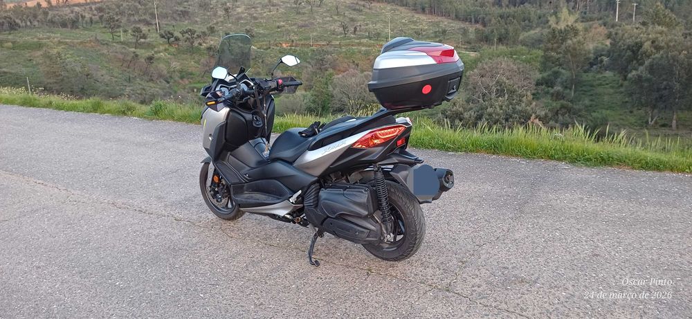 Vendo Moto Yamaha X-MAX 400 como nova . 12000 km