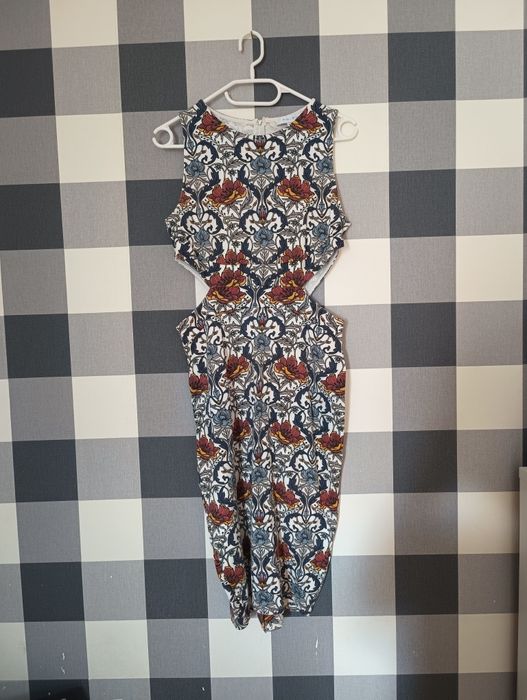 Midi sukienka z wycięciami Amisu, rozmiar 42!