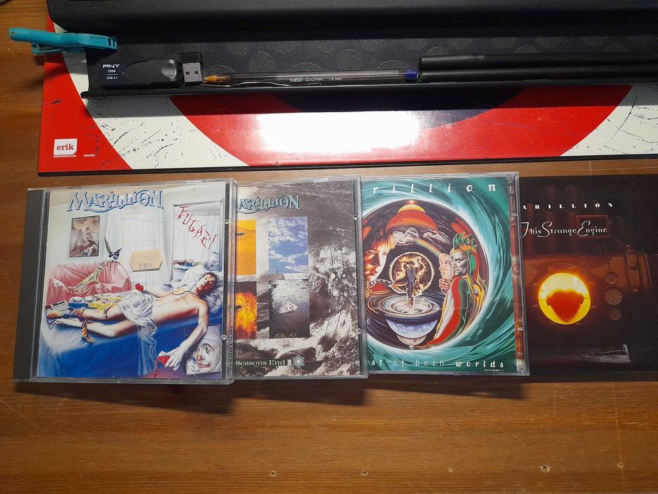 Pack de 4 Cds ,um dos quais duplo. Banda Marillion