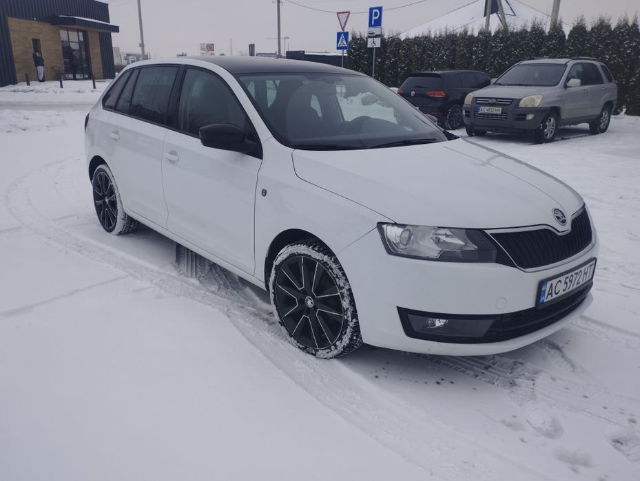 Продам автомобіль skoda rapid 2015 року. 1.6 дизель. 90к.с.