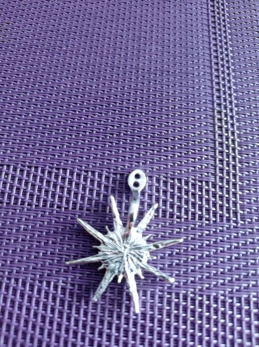 Wisiorek z cyrkoniami