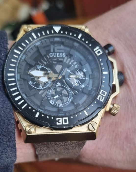 Продам  часы хронограф GUESS  GW0325G1