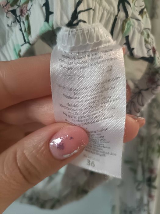 Bluzka elegancka  z motywem kwiatków