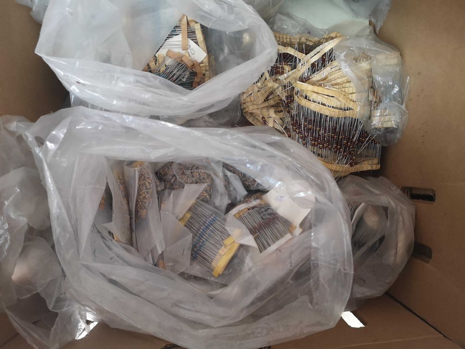 Componentes electrónicos variados (venda parcial ou totalidade)