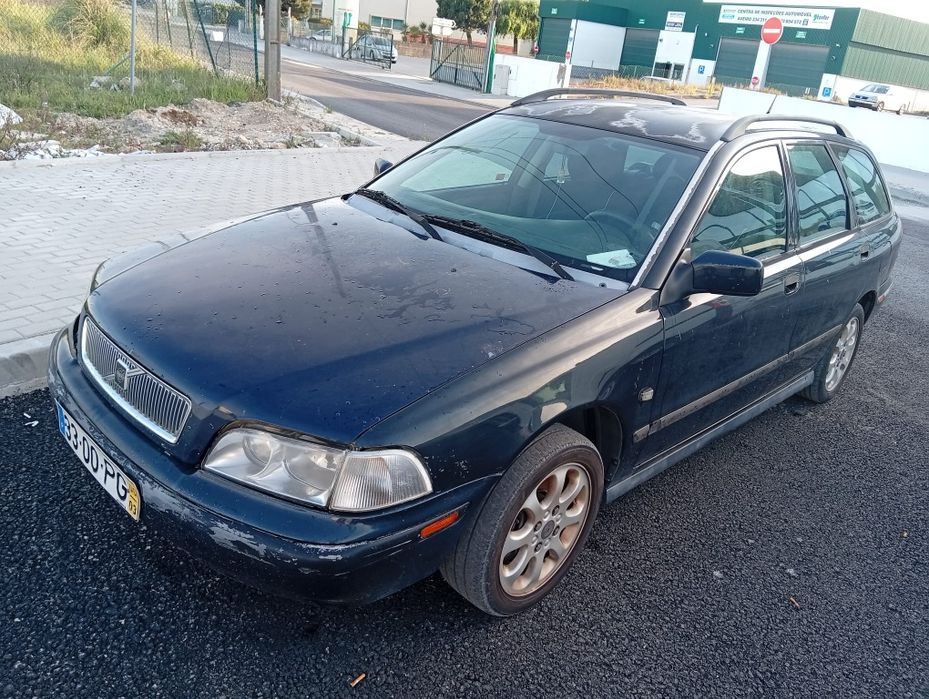 Volvo v40 1.6 a gasolina ano 2000
