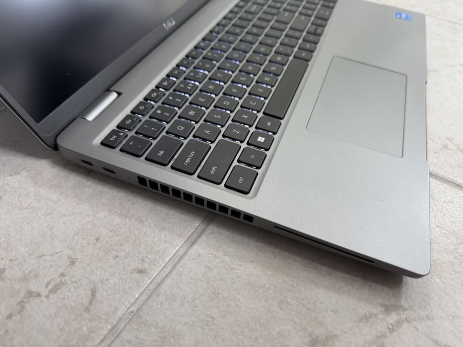 Dell Latitude 5540 i5 13 gen 16gb 256ssd win 11