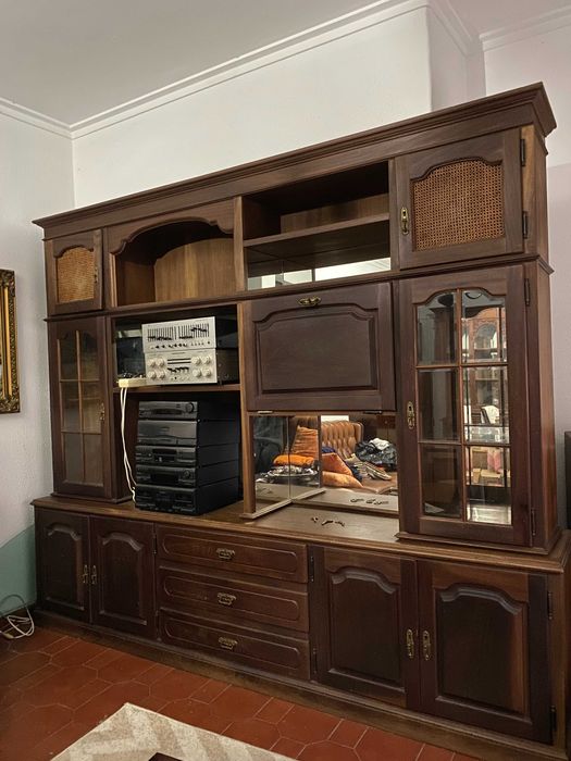 Movél de madeira mogno. Antiguidade/Vitrina/Louceiro/Garrafeiro