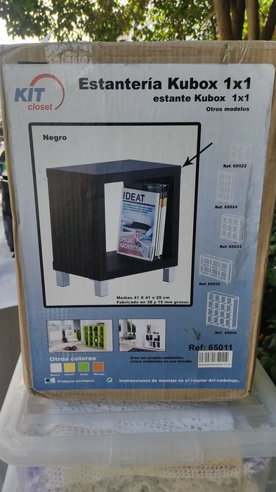 Móvel pequeno, multiusos. Cubo. Cor preta