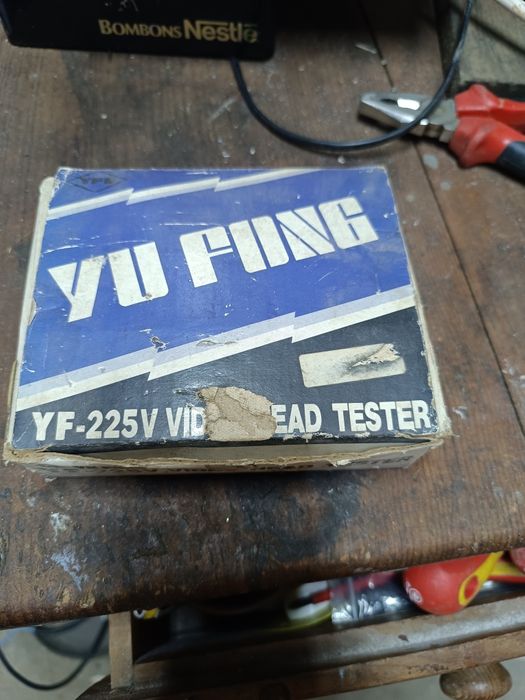 Aparelho para testar cabeças de vídeo em leitores VHS