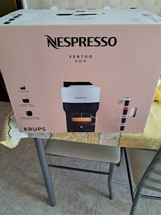 Maquina café Nespresso vertuo ( Krups)+ 40 capsulas+ descalcificante