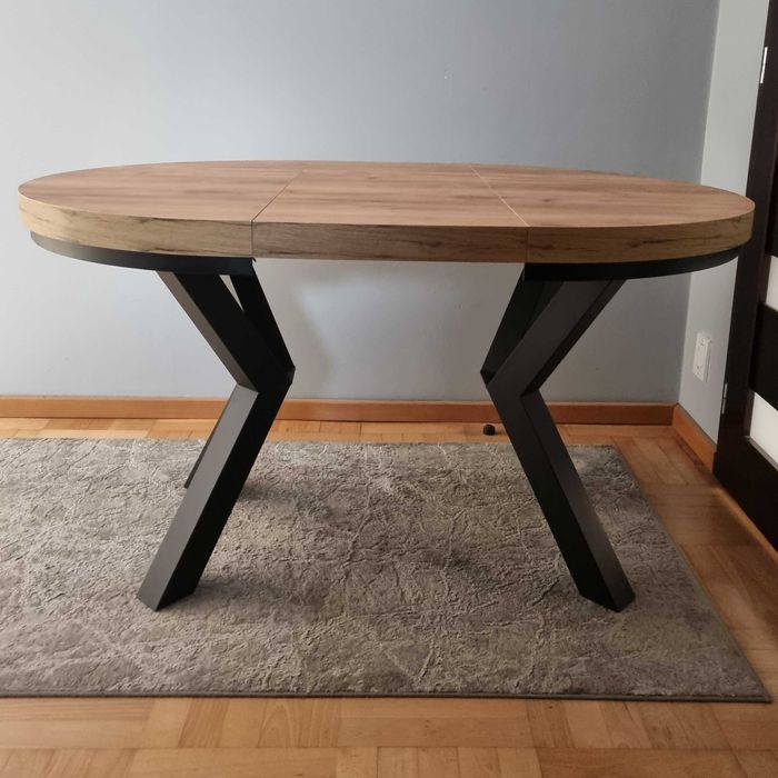 Stół okrągły z nogami metalowymi typu X