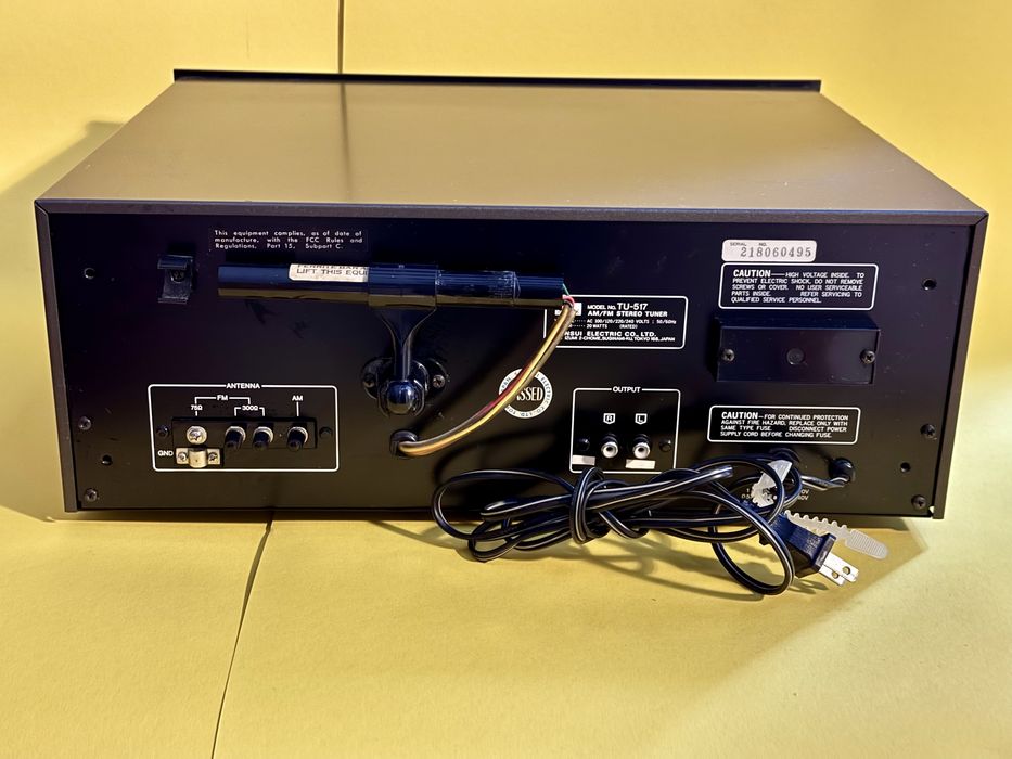 Sansui TU-517. Tuner radiowy