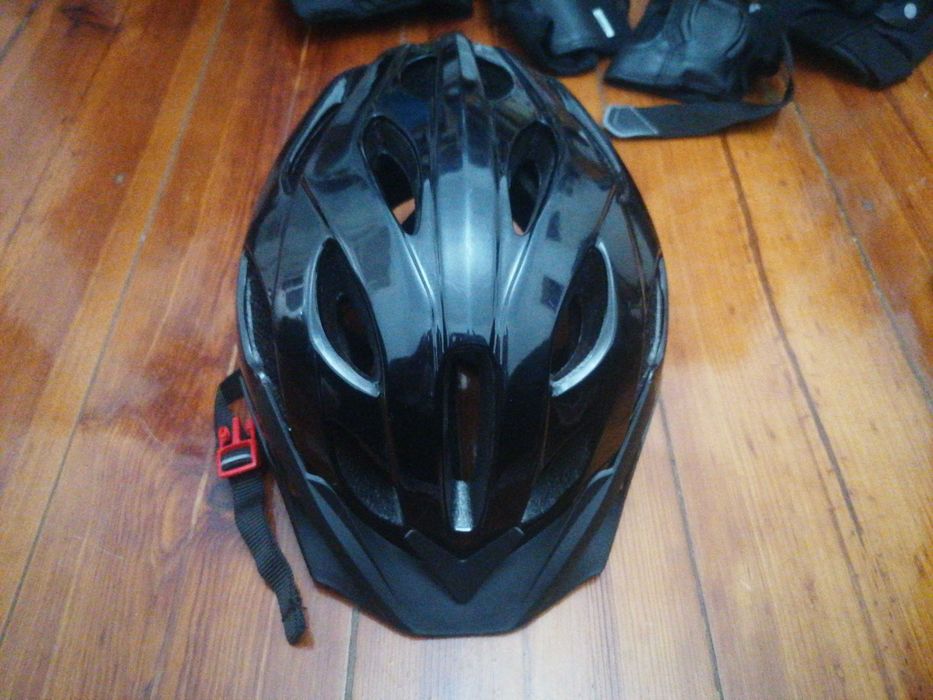 caneleiras e capacete