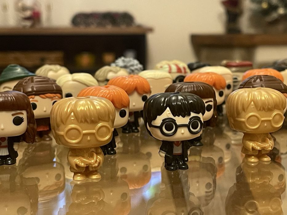 Одна рандомна фігурка + маленький сюрприз від мене