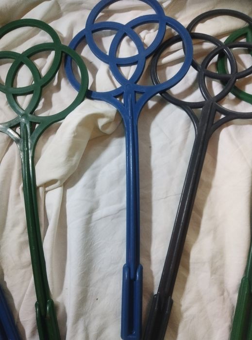 Выбивалка для ковров новая.