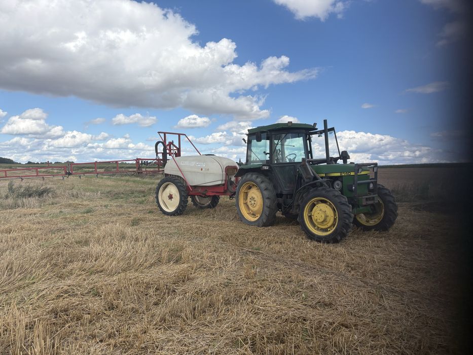 John Deere 2140