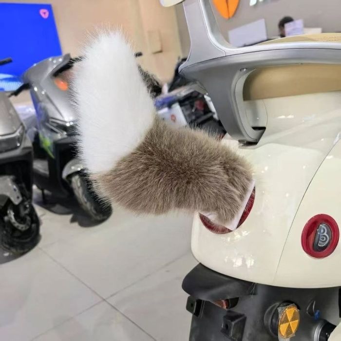 Пухнастий хвіст на автомобілі, Пушистый движущийся хвост для авто на пульте