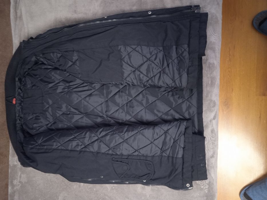 Продам фірмову куртку.Торг.