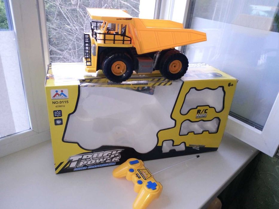 Машина самосвал на радиоуправлении