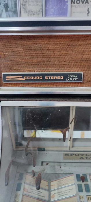 Máquina de Música Antiga