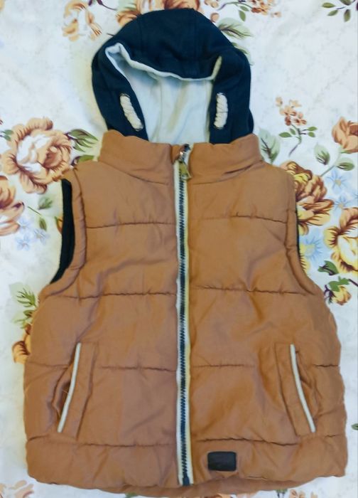 Дві жилетки Zara та Primark