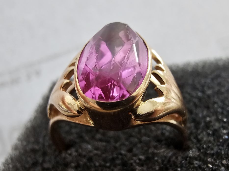 Anel ouro com pedra rosa