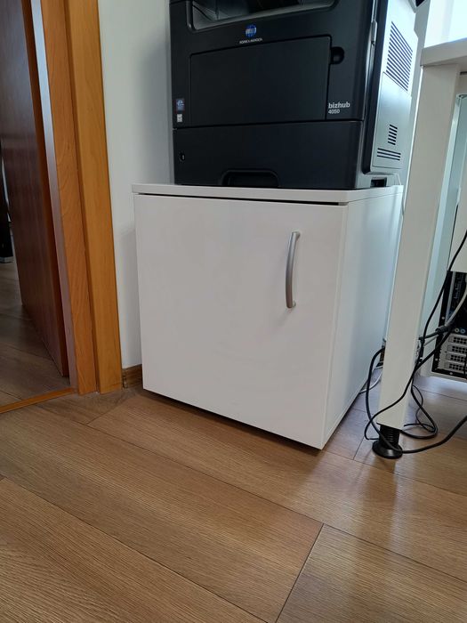 2 x małe szafki pod ksero/drukarkę