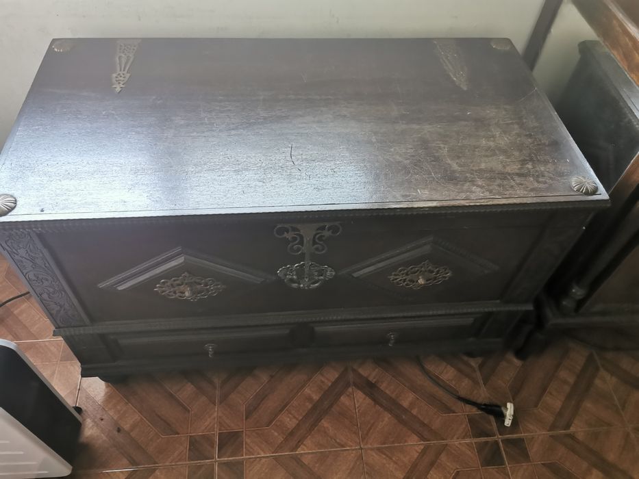 Baú antigo em  Madeira