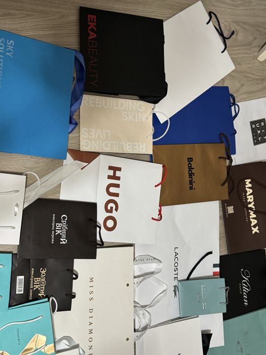 Фірмові пакети kilian hugo tiffani lacoste armani klein vuitton цум