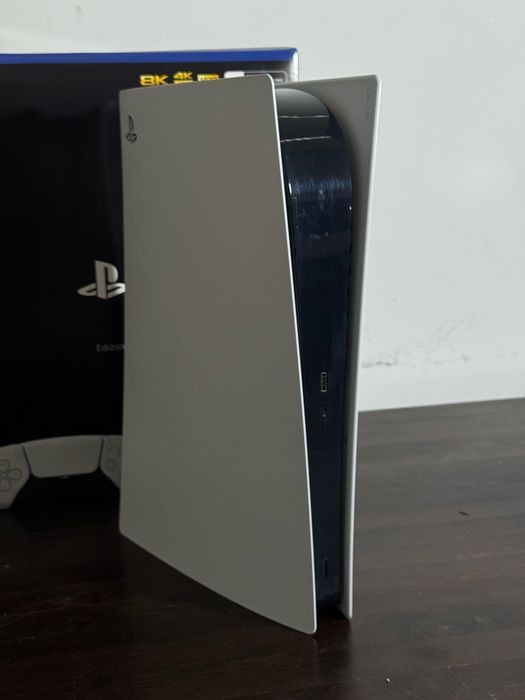 PlayStation 5 Slim Biała | Z DualSense + Marvel Controller + Kable + Pudełko | Stan bardzo dobry