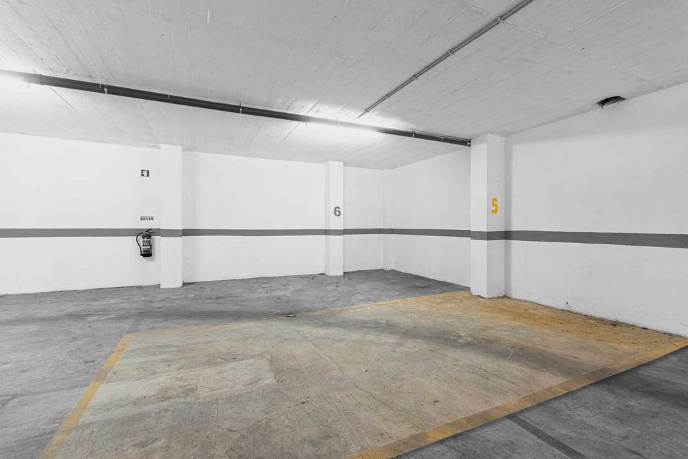 Lugares de Garagem para Arrendamento — Avenida do Brasil, São Marcos