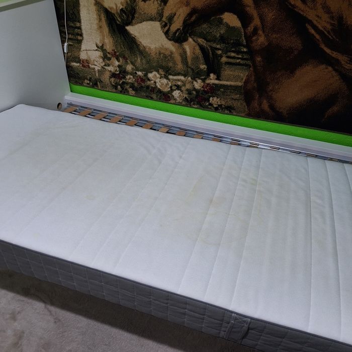 Łóżko z  materacem