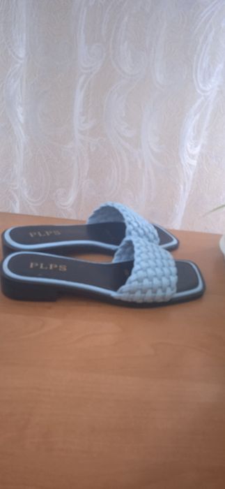 Шльопанці, босоніжки жіночі.
