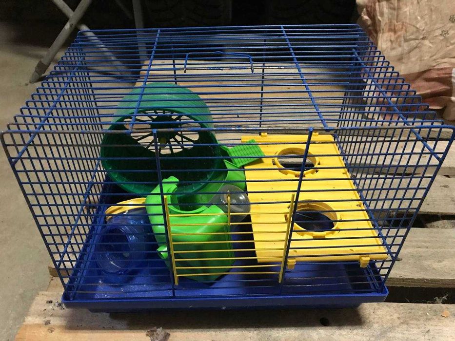Продам клітки б/в для папуг та хомяків