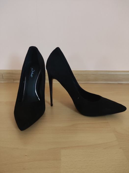 Туфлі на шпильках розмір 37. Натуральний замш. Польща